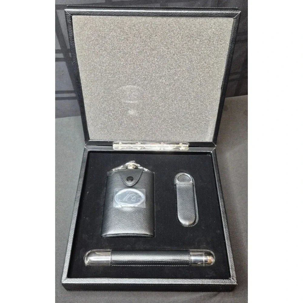 Pebble Grain Cigar And Flask Set - Things Remembered Gift Set With Initials M.C